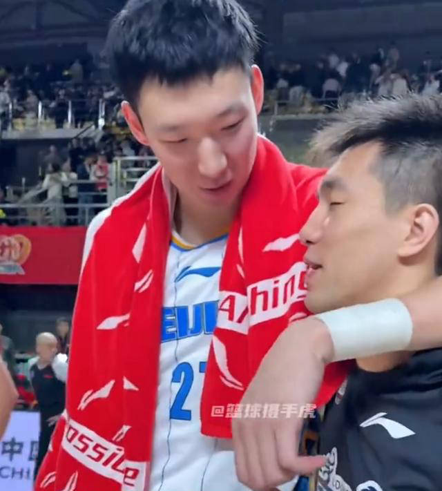 對方中鋒在